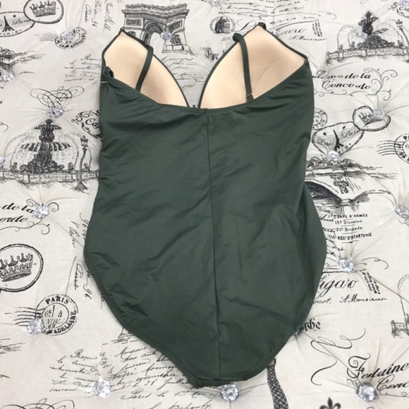 La Blanca Island Goddess Twist Front Keyhole Swimsuit - Picture 2 of 8